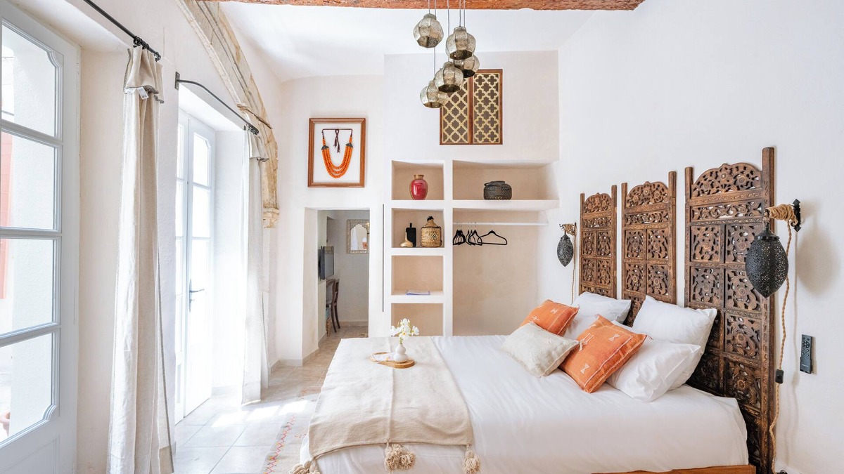 Carpentras Apartment | Le Jardin Secret - Riad Suite with Jacuzzi
