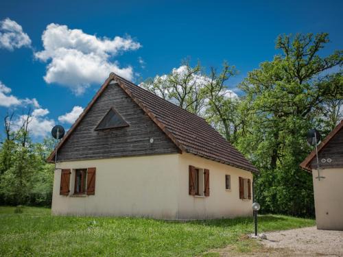 Lacapelle-Marival House | Le Lac Bleu 20