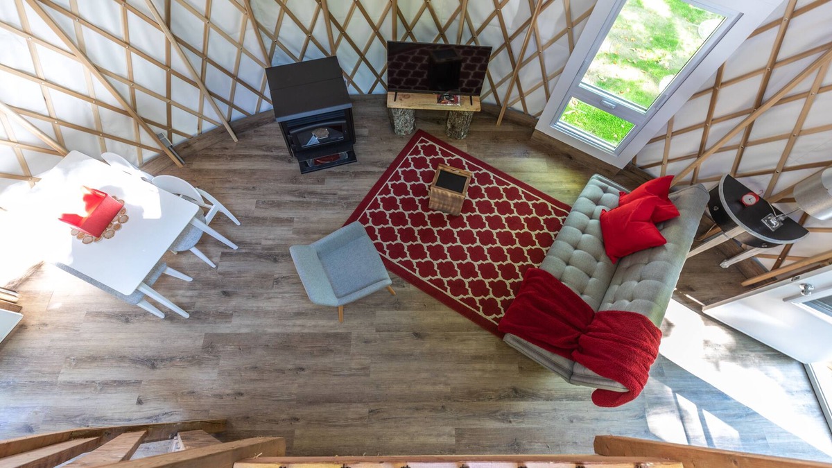 Notre-Dame-du-Laus Ski Chalet | Le Lièvre Luxury Yurt