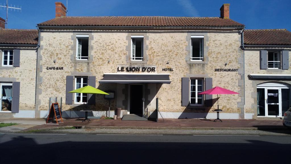 Avrille Hotel | LE LION D'OR