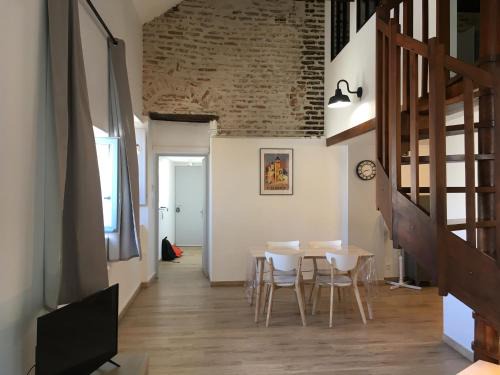 Cahors Old Town Apartment | Le Loft Du Chateau Du Roi