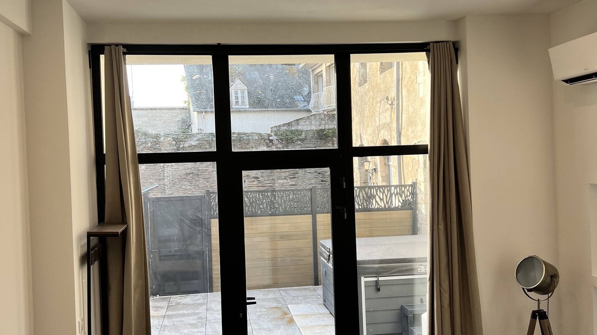 Ploermel House | LE Lofty Jacuzzi