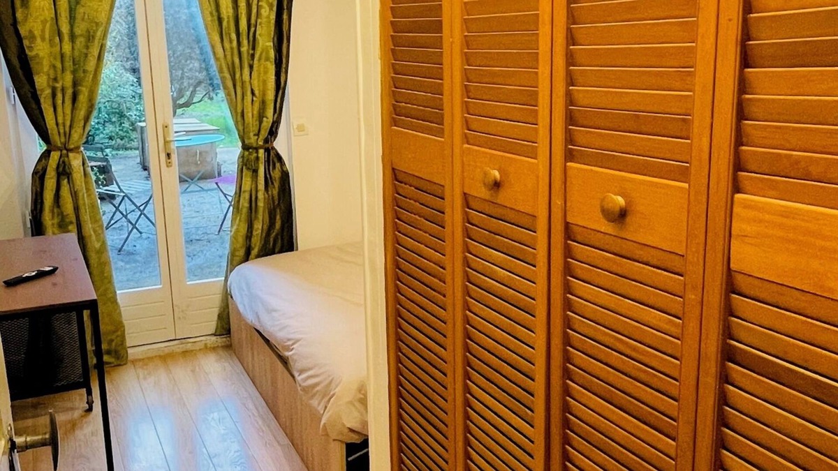 Le Chesnay Apartment | Le Logis du Renard, cosy apartment 10 minutes from the Château de Versailles!