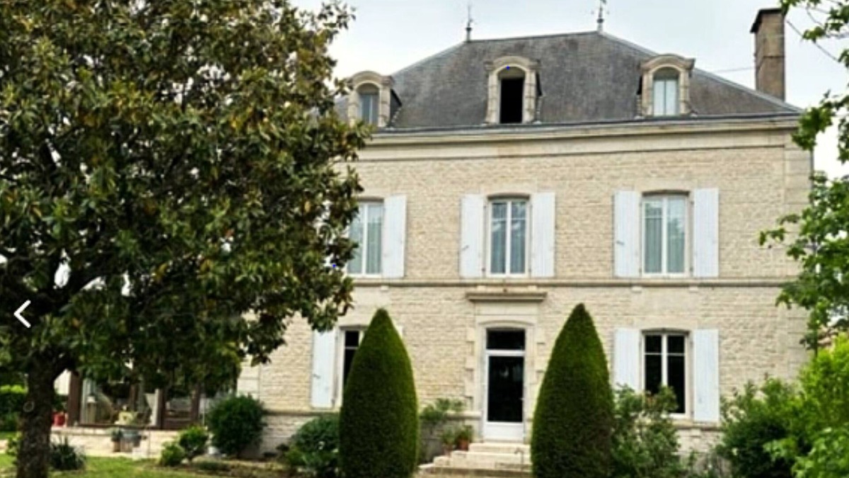 Coulon House | LE LOGIS DE VILEFOLLET