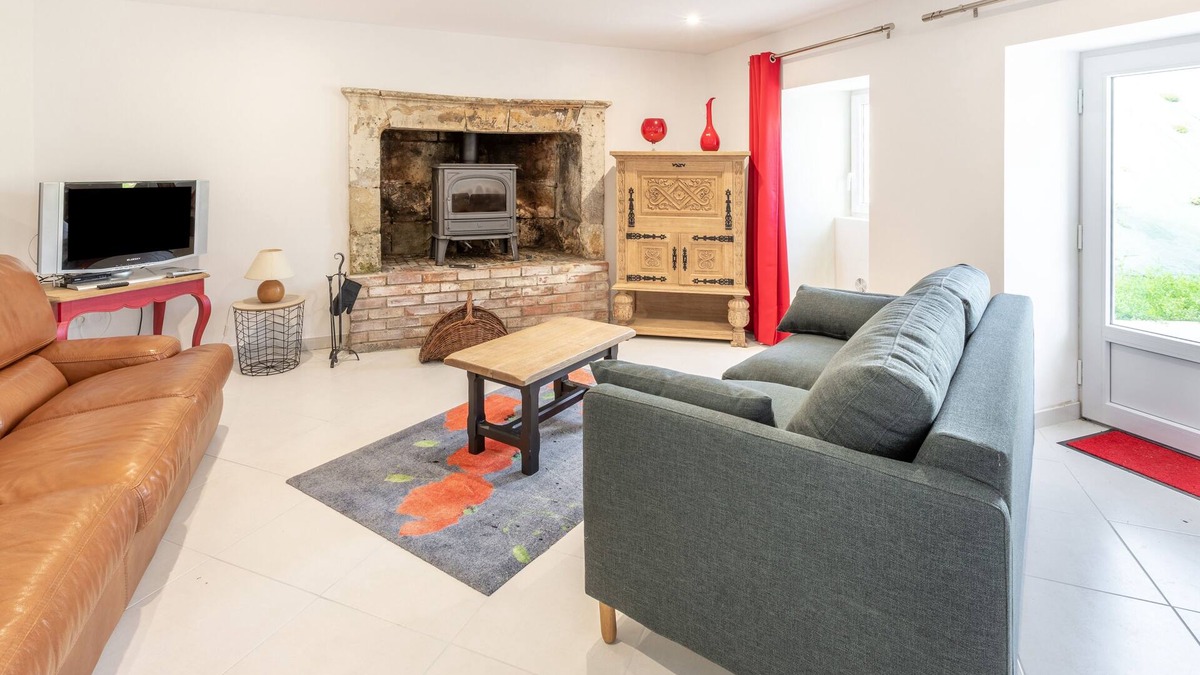 Saix House | Le Logis Troglo - Two Bedroom House, Sleeps 7