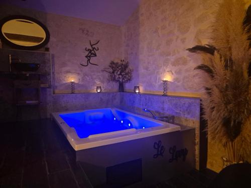 Cubnezais Apartment | Le Lovy , Studio indépendant avec Jacuzzi