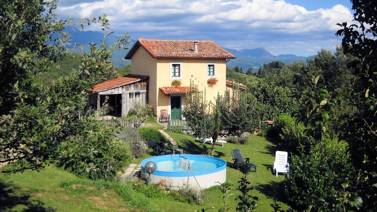 Molazzana Cottage | Le Lunghe is a restored cottage in beautiful Tuscany 5 mins. walk to restaurant