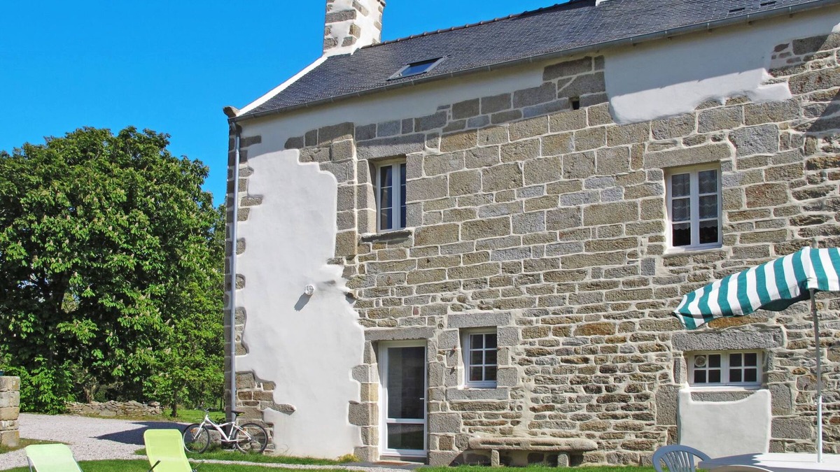 Plouneour-Trez House | Le Manoir by Interhome
