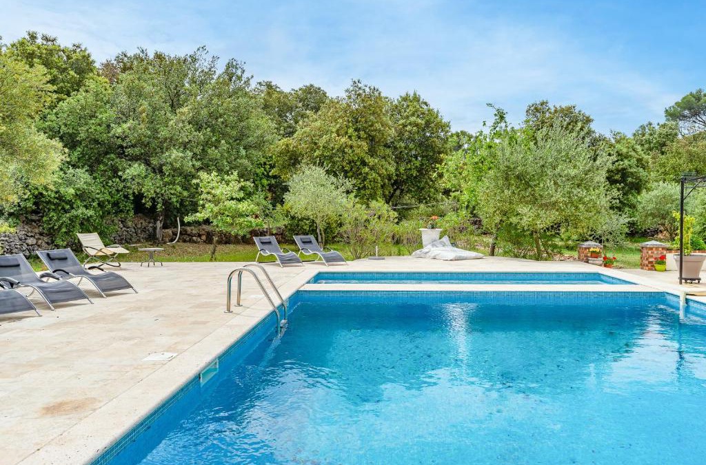 Flassans-sur-Issole House | Le Manoir De Flassans