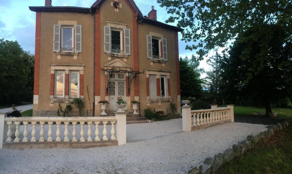 Cronat Bed & Breakfast | Le manoir de la Source au bord de l'EuroVélo 6