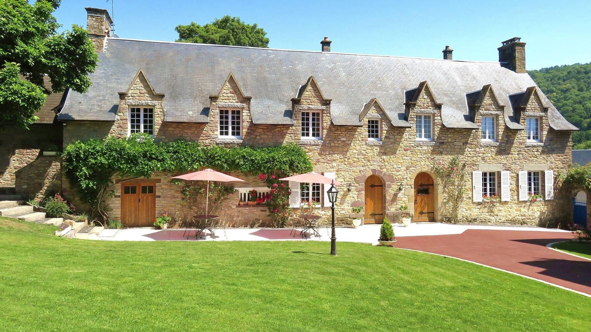 Clecy Bed & Breakfast | Le Manoir de Placy - Bed and Breakfast