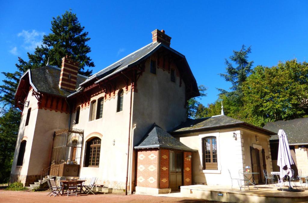 Clermain Bed & Breakfast | Le Manoir sur la Roche, 74, impasse du manoir, 71520 Navour sur Grosne D121