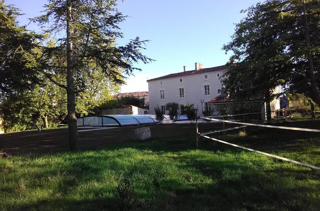 Saint-Pierre-le-Vieux Bed & Breakfast | Le Marais Picotin