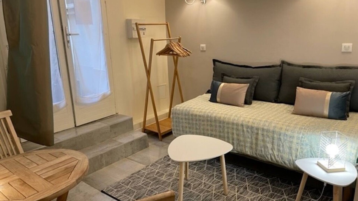 Arts-et-Metiers Apartment | Le Marais, rue Volta Studio with A/C