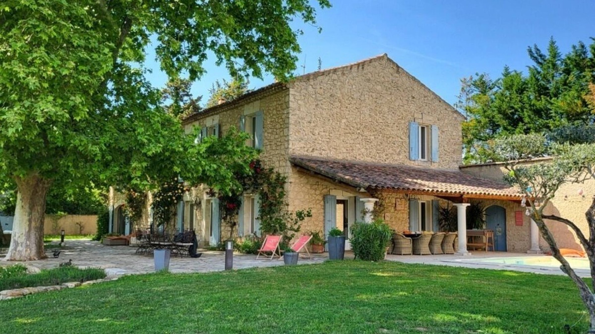 Cavaillon Other | Le Mas des Oliviers: heated swimming pool, 5 air-conditioned rooms with 5 bathroom-wc