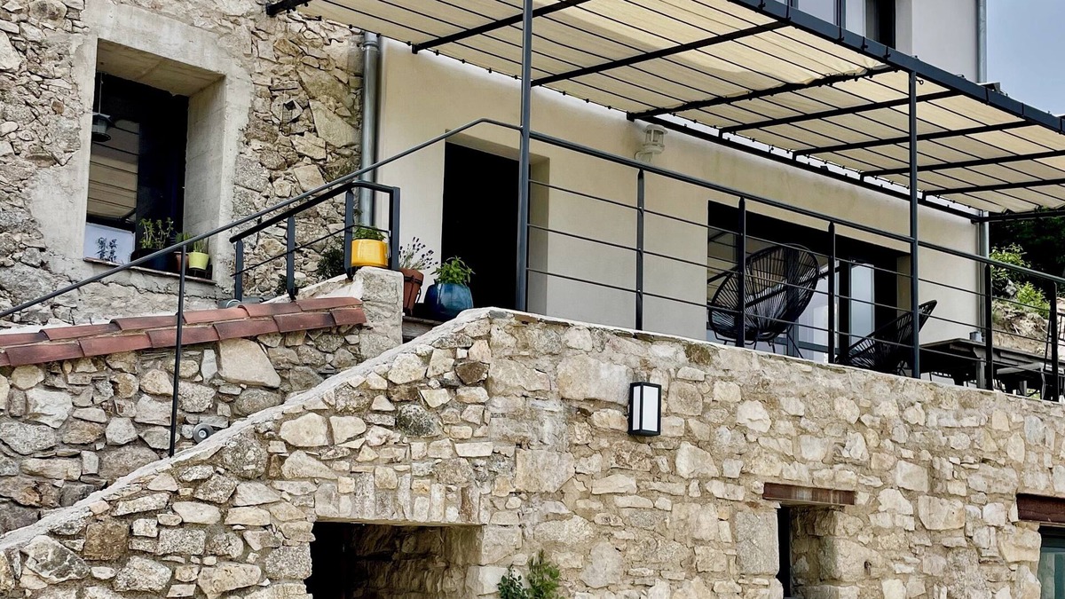 Arphy Cottage | Le Mas Les Vignals gîtes and events, pool view