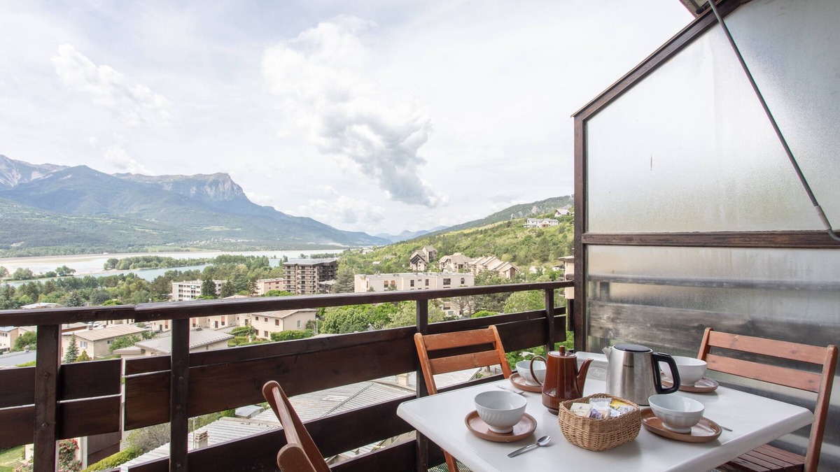 Embrun Apartment | Le Mirador - Studio avec balcon Vue Lac et Montagnes