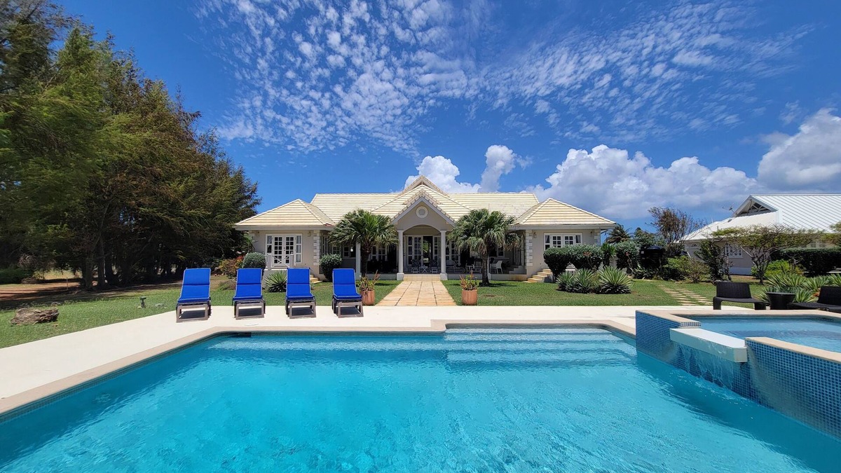 Lowlands Villa | Le Mistral, a tranquil, tastefully decorated escape