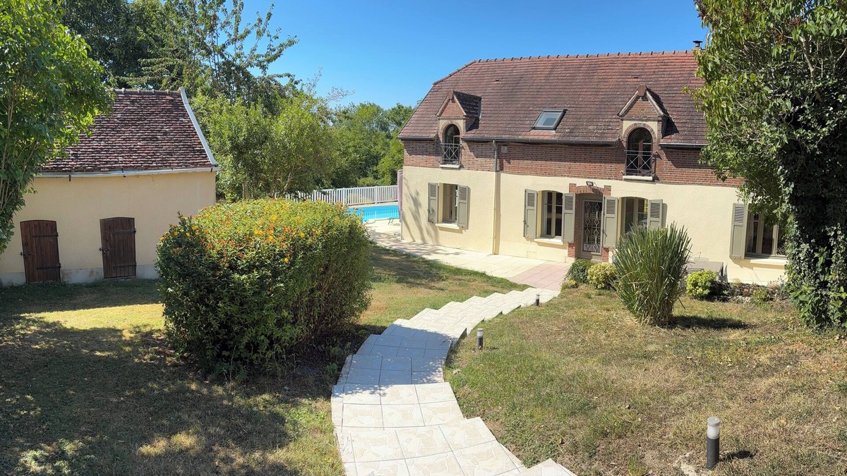 Mondement-Montgivroux House | Le Mondementais. Gîte with swimming pool in Champagne.