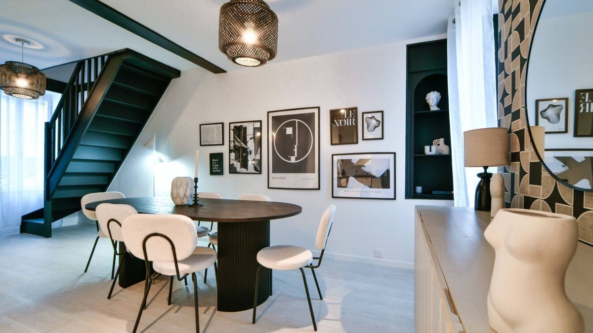 Vierzon House | Le Monochrome ~ Garden ~ Autonomous Arrival