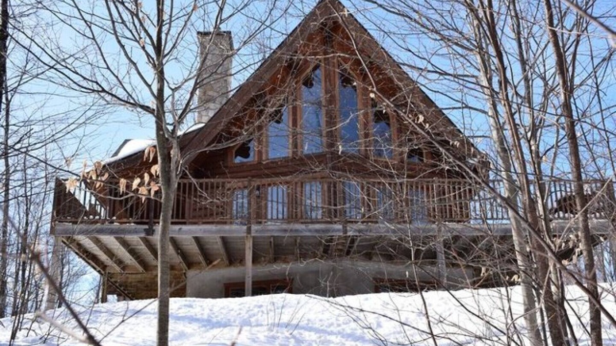 Labelle House | Le montagnard #057; Majestic log home in the wood and only 20 minutes from Mont-Tremblant