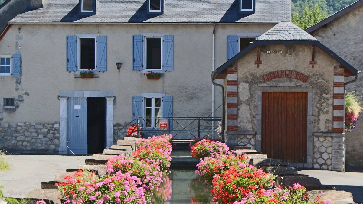 Arudy Cottage | Le Moulin d'Arudy *: historic house on the canal and its washhouses