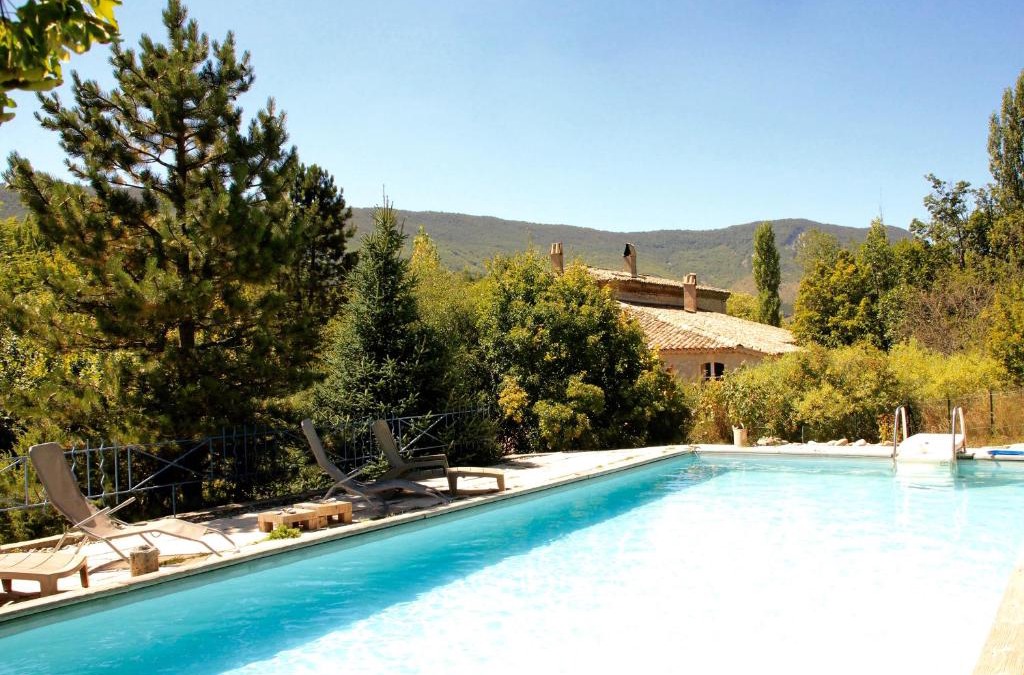 Les Omergues House | Le Moulin de la Viorne, gîte avec piscine au cœur de la nature en Haute-Provence