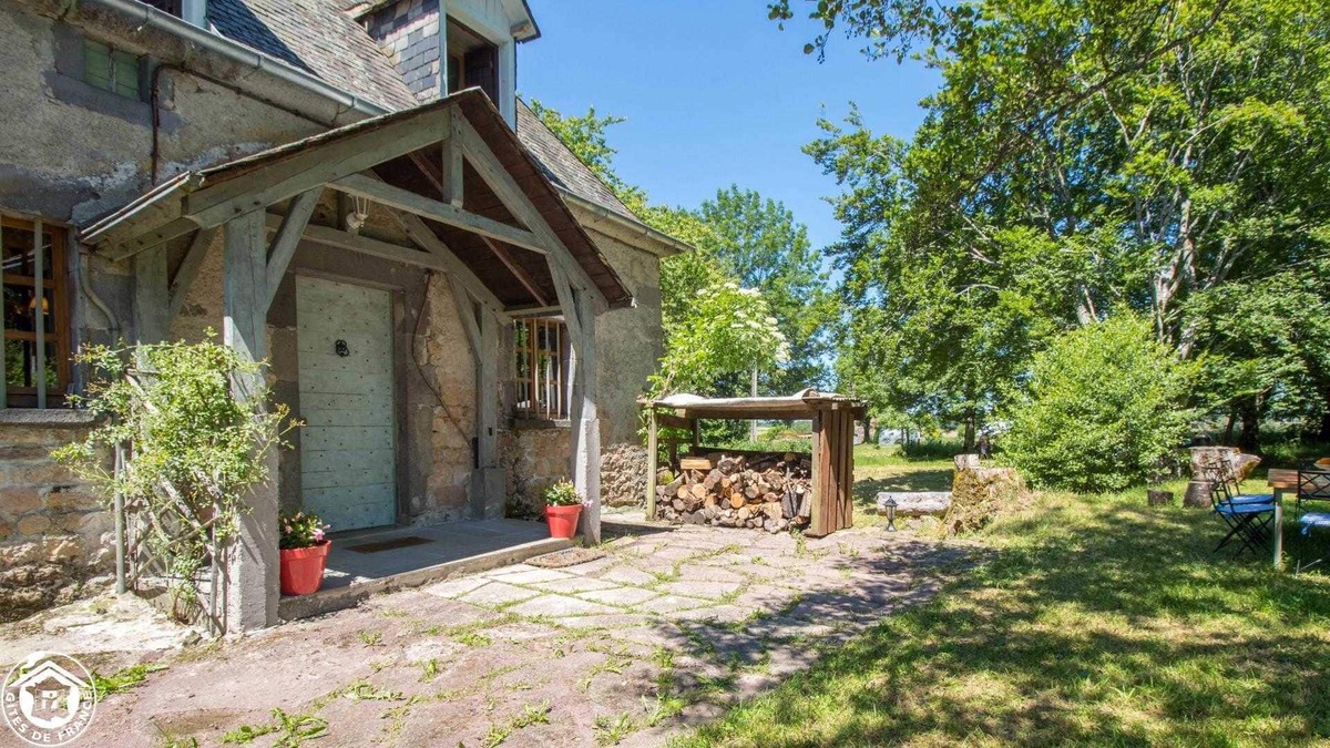 Saint-Sauves-d'Auvergne House | Le Moulin du Planchat