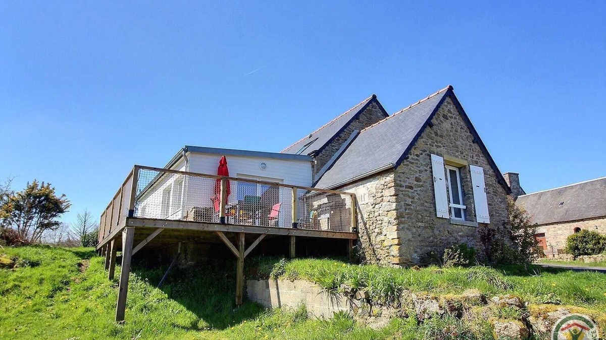 Bourbriac House | Le Nid D'hirondelles