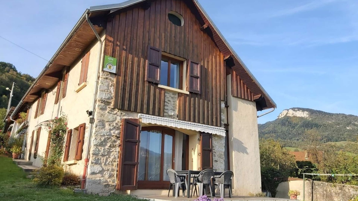 Saint-Christophe-la-Grotte House | LE NID DE LA GROTTE - SAINT CHRISTOPHE LA GROTTE