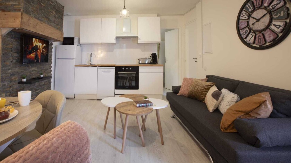 Villefranche-de-Rouergue Apartment | Le Nid 3 Wifi, Netflix, Disney+, Coeur de Bastide