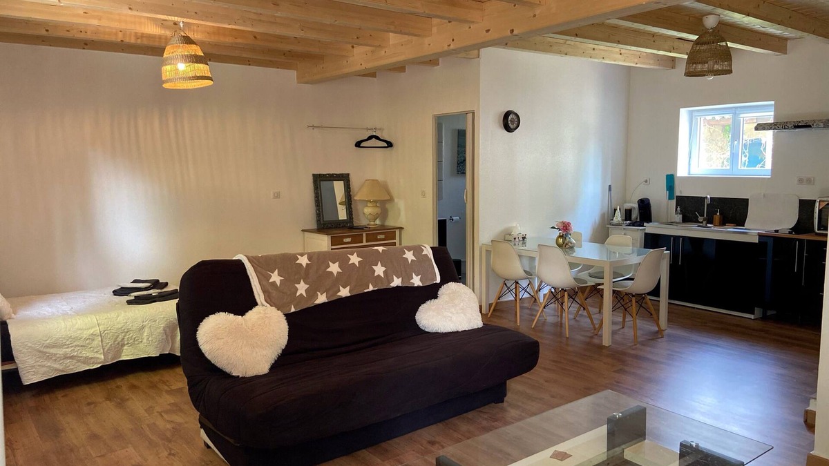Riedisheim Apartment | Le Noyer: Cosy little chalet near Mulhouse
