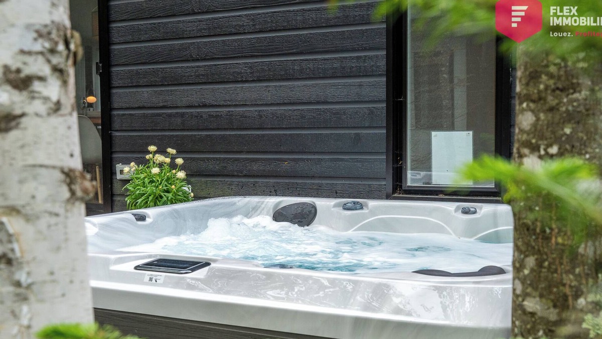 Pont-Rouge Ski Chalet | ⭐ Le Palmier de Portneuf 🌴 Private hot tub, Pool, Sauna, Billiards, Trails ⭐