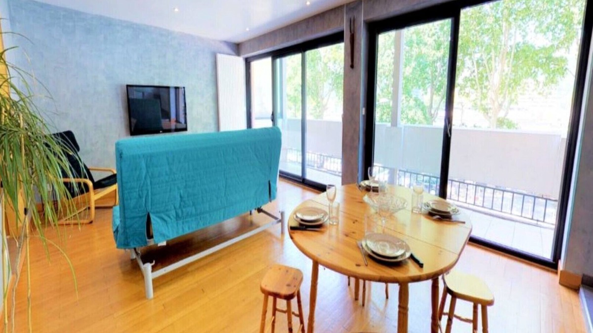 Yves Farge - Le Fleuve Apartment | LE PANORAMIQUE - Wonderful flat with balcony