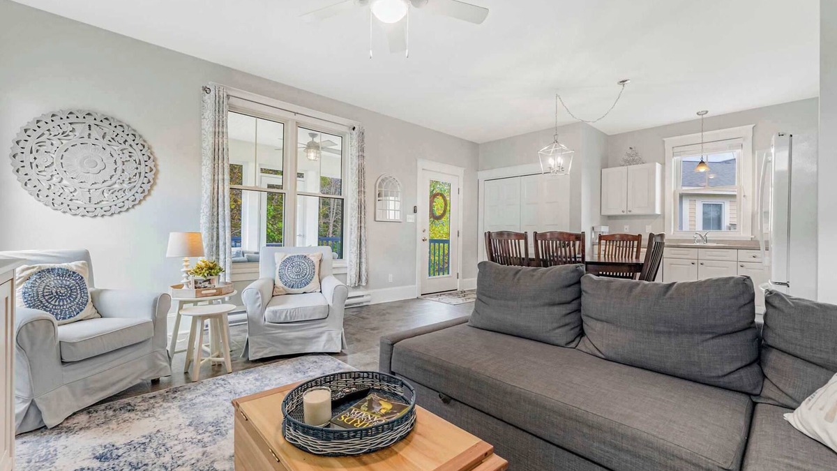 Cherry Valley House | Le Papillon - 77 Butternut