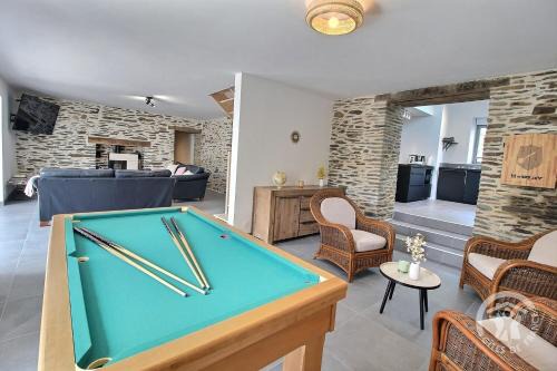 Saint-Gilles-du-Vieux-Marche House | Le paradis perdu