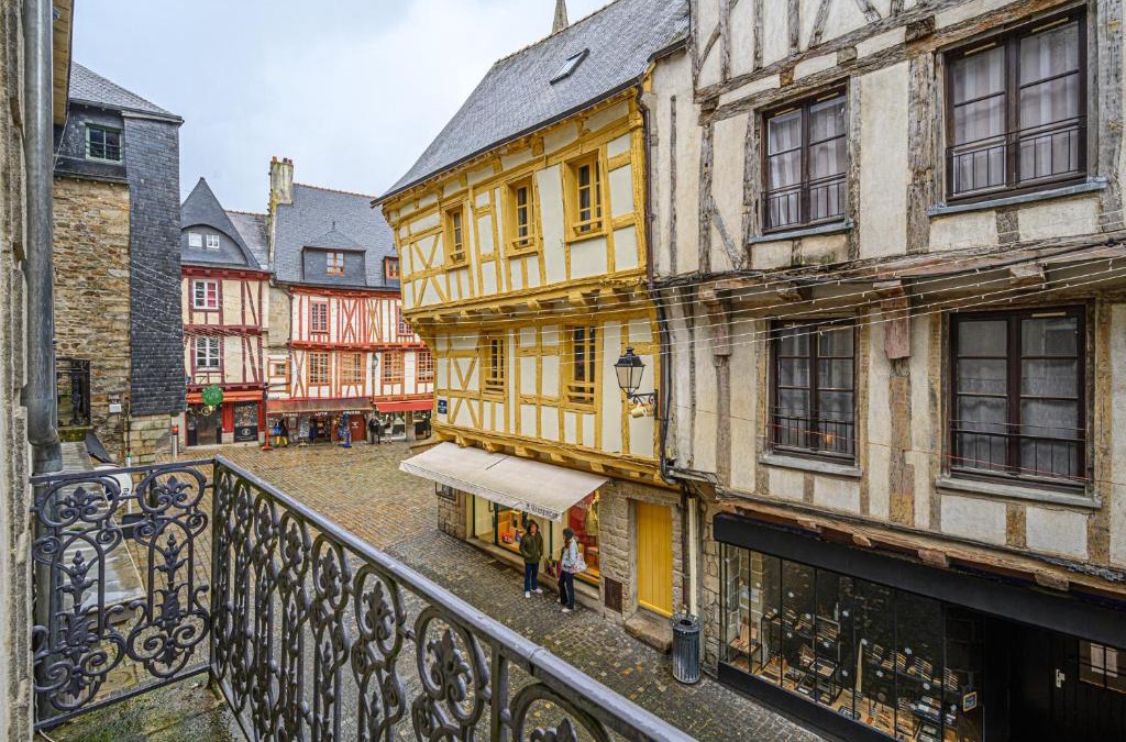 Vannes Apartment | Le Patio - Bel Appartement de caractère hypercentre de Vannes