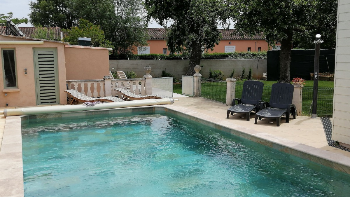 Saint-Martin-de-Crau Cottage | "LE PATIO" GITES FOR TWO PEOPLE WITH POOL