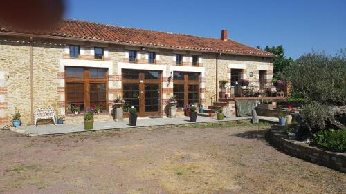 Bazoges-en-Pareds Cabin | Le Patronage