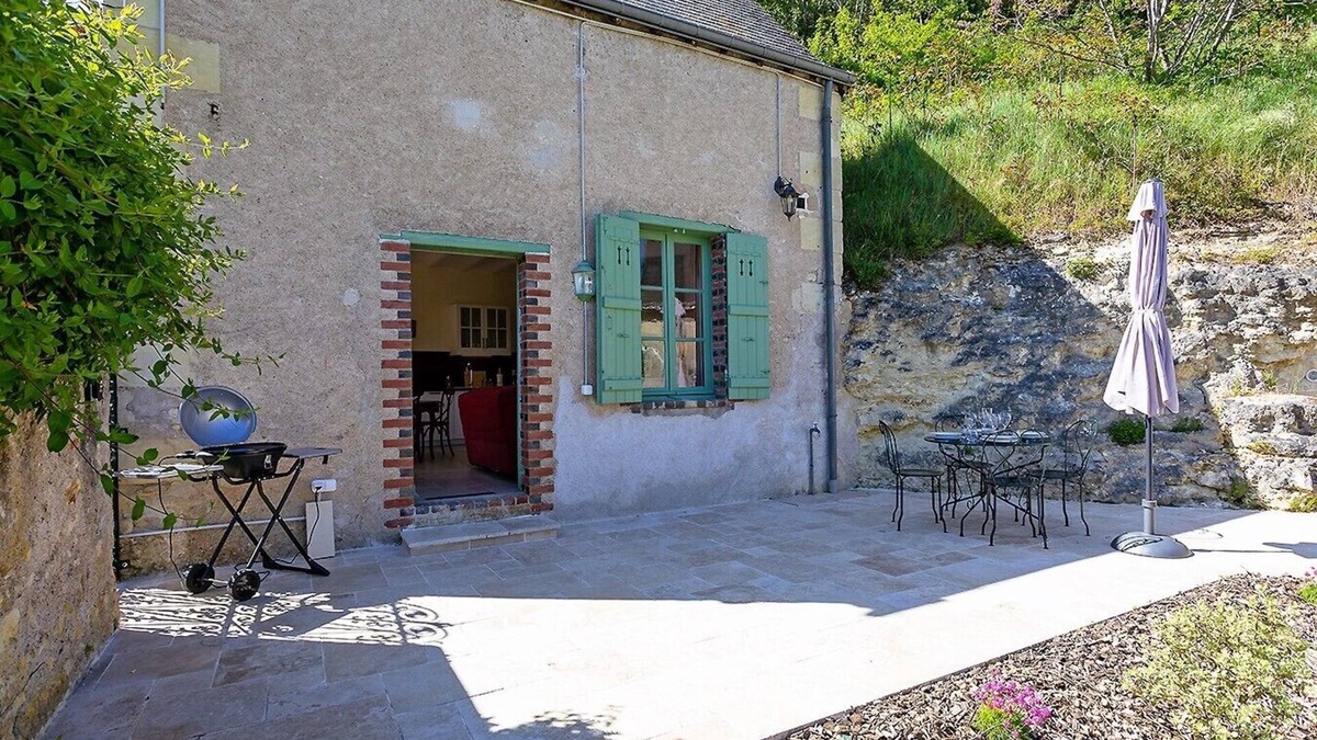 Nazelles-Negron House | Le Pavillon des Tourelles