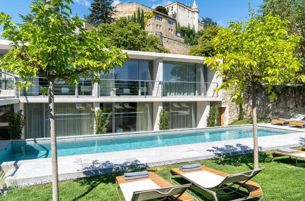 Grignan Bed & Breakfast | Le Pavillon M, Piscine et Spa au pied du château, Petit-Déjeuner inclus, Parking privé