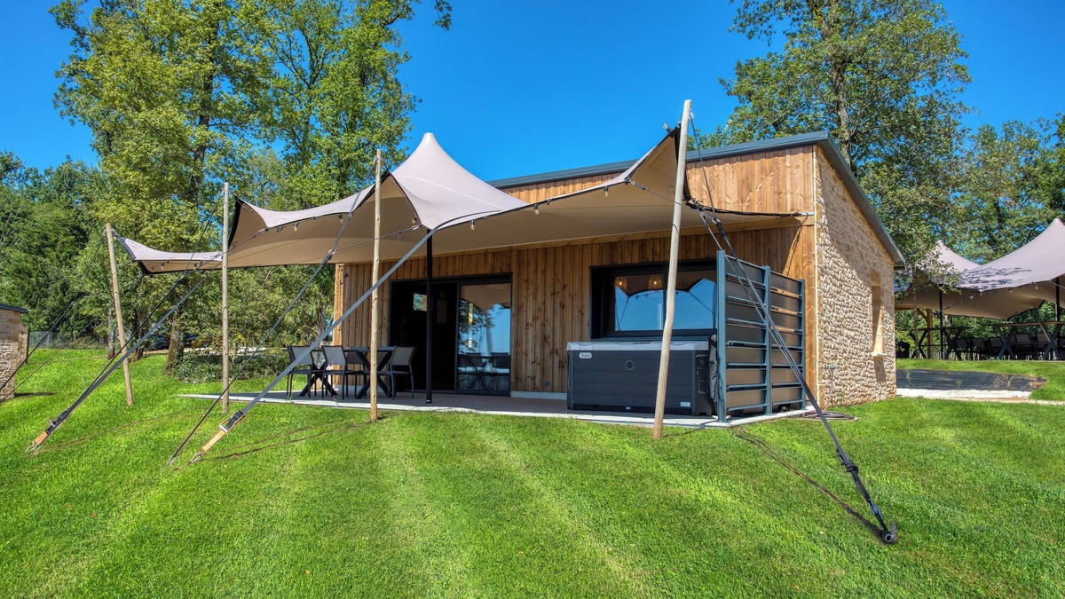 Sarlat-la-Caneda Ski Chalet | Le Pech Eternel: Cedars SPA Lodge