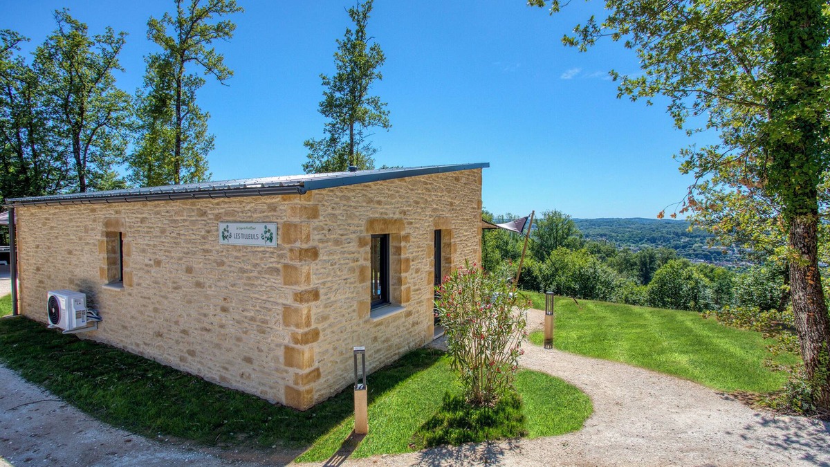 Sarlat-la-Caneda Ski Chalet | Le Pech Eternel: Acacias SPA Lodge
