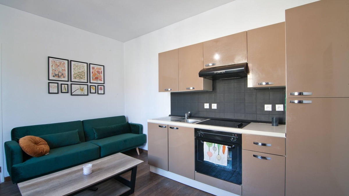 Saint-Andre-les-Vergers Apartment | Le Petit St André - Appt pour 4