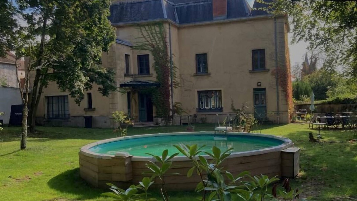 Chenay-le-Chatel House | Le Petit Chatel - CHENAY LE CHATEL