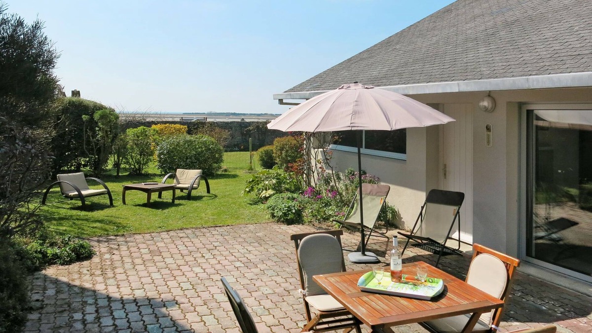 Regnezville-sur-Mer House | Le Petit Clos by Interhome