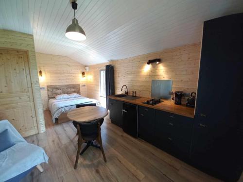 Saint-Martin-de-Fugeres Ski Chalet | Le petit Chalet du MacQuart P.O.A. RANCH, 2 à 3 pers,