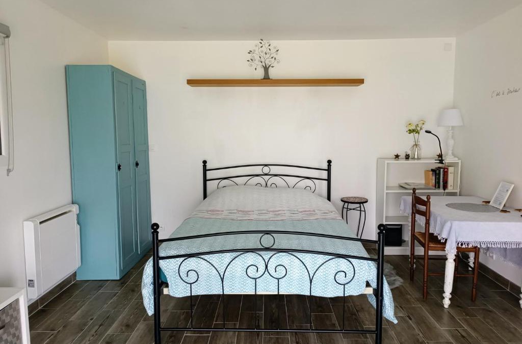 Saint-Pierre-de-Bailleul House | Le Petit Accent