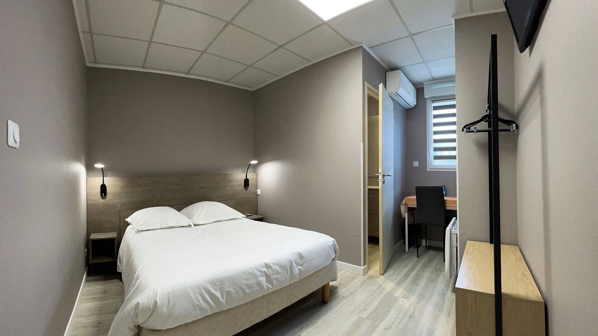 Beaumont-en-Veron Hotel | Le Petit Logis