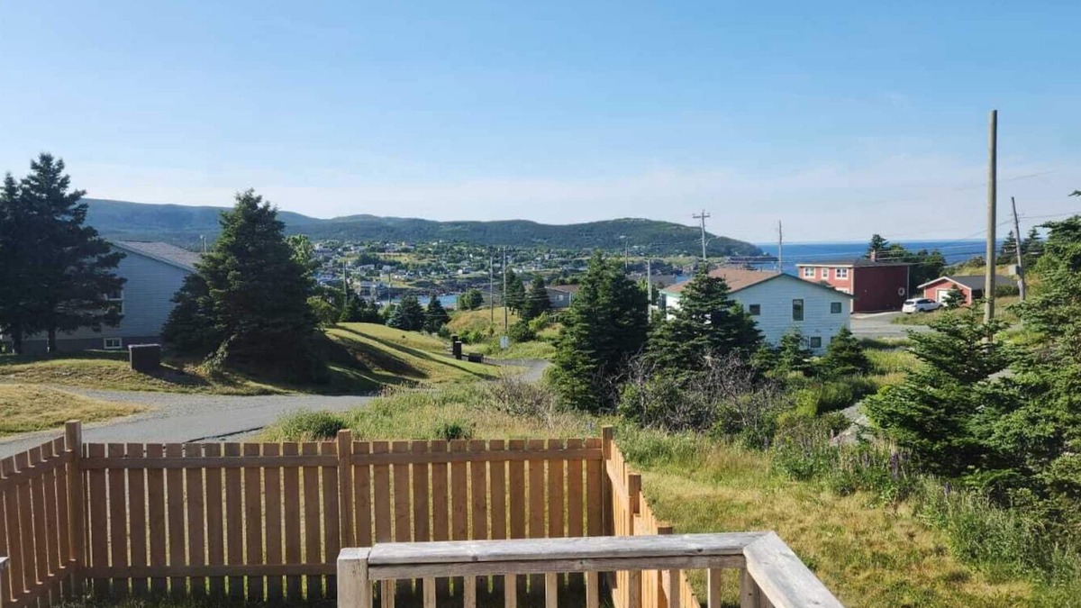 Pouch Cove House | Le Petit Pouch Cove, cute 3 Bed house with ocean views, 15 mins from St John's!
